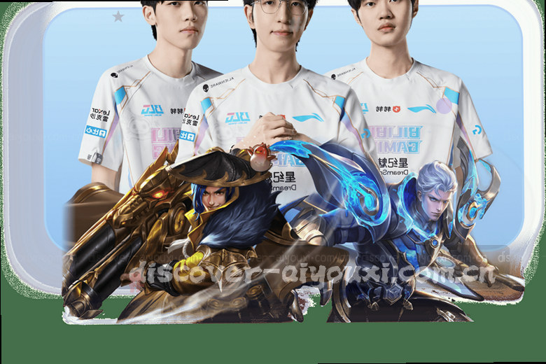 绿茵激战瞬间 球员奋力拼抢